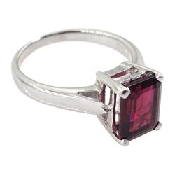 9ct white gold single stone rhodolite garnet ring, hallmarked, garnet approx 2.50 carat