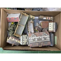 'N' gauge - quantity of layout and trackside accessories including track, fencing, buildings, trees, motor vehicles, figures and animals etc; all unboxed