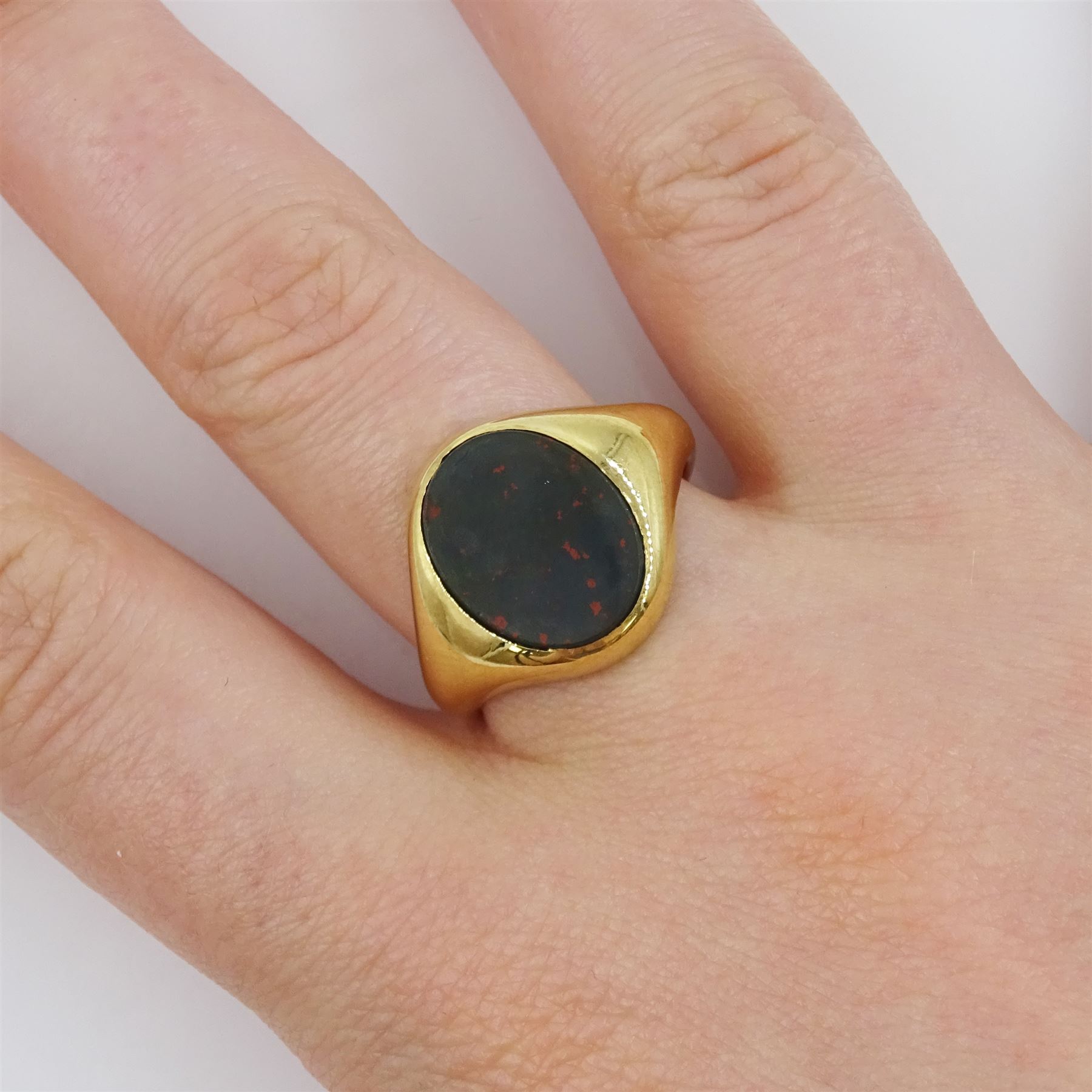 Early -mid 20th century 18ct gold bloodstone signet ring by Goldsmiths & Silversmiths Co Ltd, London 