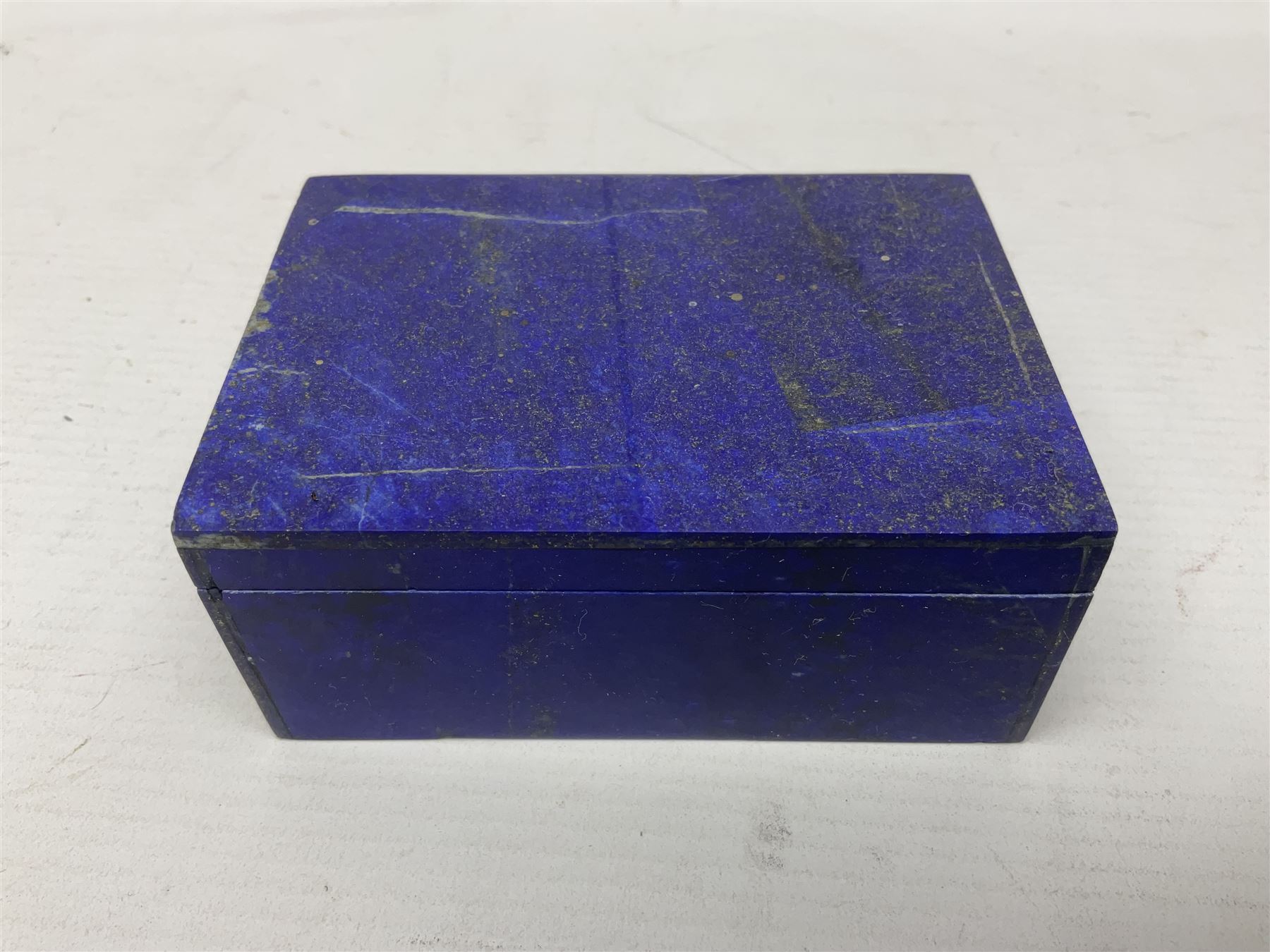 Lapis Lazuli box and cover of rectangular form, H4cm, D7cm, L10cm