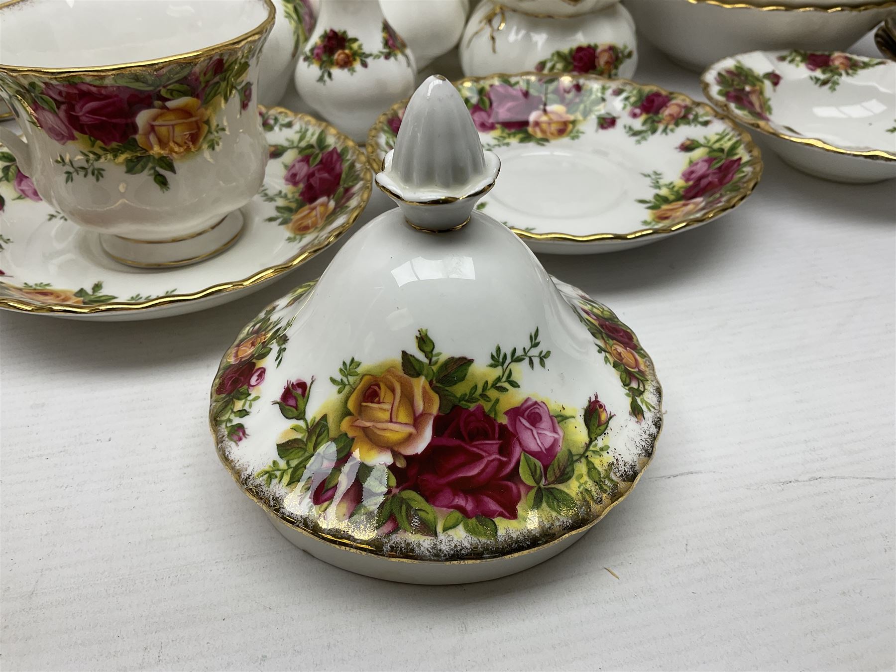 Royal Albert Old Country Roses pattern part tea service, to include teapot, water jug, six cups and saucers, covered sucrier, cake stand etc (39)