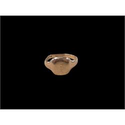 18ct gold signet ring, hallmarks rubbed