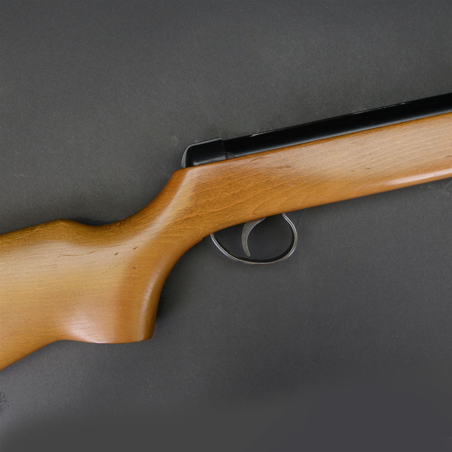 BSA Meteor Super Mark 4 .177 air rifle No.MG7328, break barrel action with adjustable sight, overall 105cm, with gun sleeve 