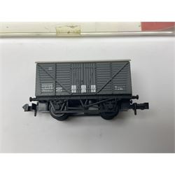 Fleischmann ‘N’ gauge ‘Piccolo’ - sixteen carriages, wagons and cars comprising nos. 8051, 8052, 8055, 8064, 8119K, 8127, 8128, 8129, 8202, 8211, 8224, 8240, 8281, 8301, 8500, 9372; along with Minitrix N503 Shock Van and 13576 6 ton Mineral Wagon; boxed and loose (18) 