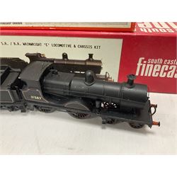 ‘00’ gauge - two kit built steam locomotives comprising Class E 4-4-0 no.31587 with tender in BR black, with South Eastern Finecast box; Class E1 Black Tanks 0-6-0T no.32147 in BR black, with Wills Finecast Box (2) 