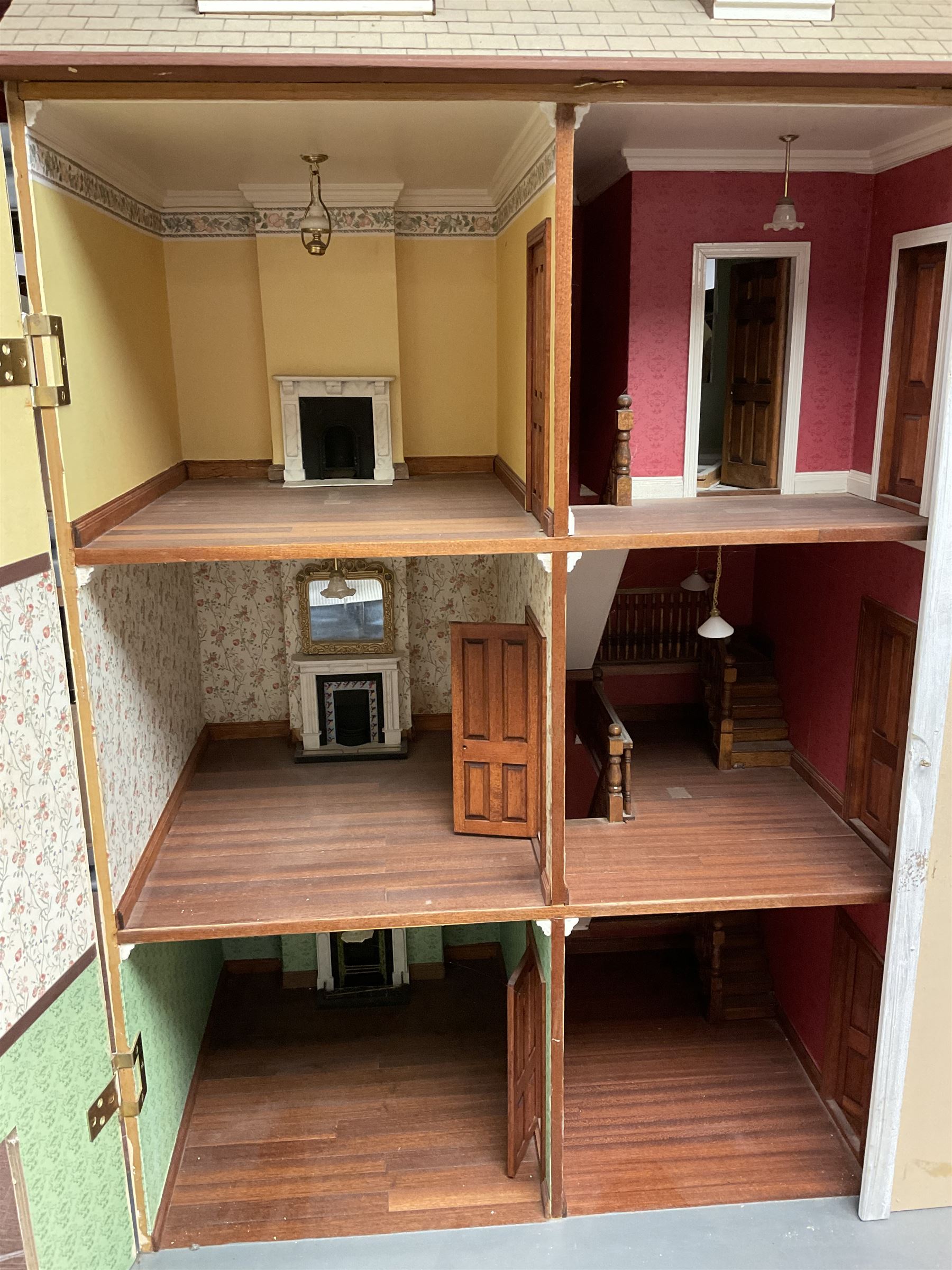 Victorian-style four storey dolls house with quantity of dolls house furniture H107cm, W86cm, D38cm 