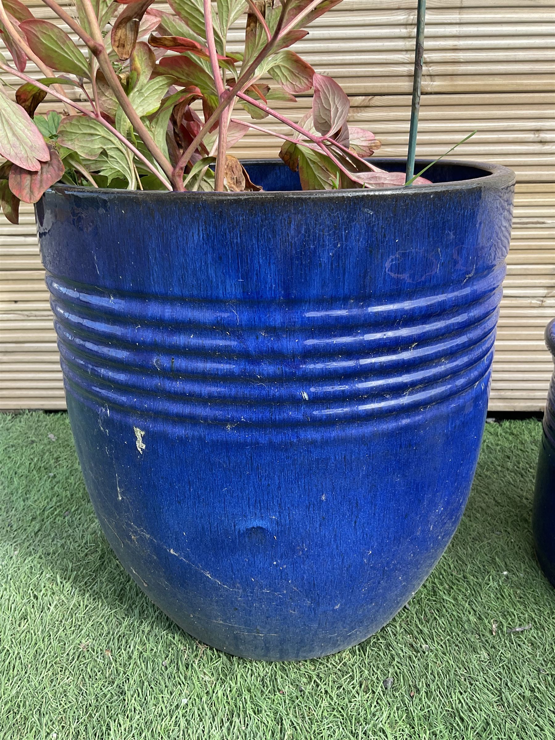 Set of five different size glazed planters  - THIS LOT IS TO BE COLLECTED BY APPOINTMENT FROM DUGGLEBY STORAGE, GREAT HILL, EASTFIELD, SCARBOROUGH, YO11 3TX