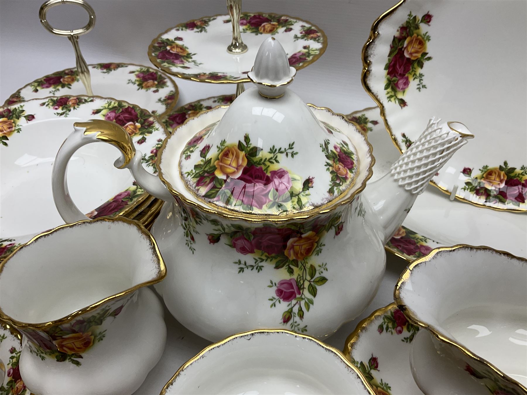 Royal Albert Old Country Roses pattern tea and dinner service, including teapot, coffee pot, two milk jugs, two open sucriers, six teacups and saucers, six dinner plates, six soup bowls, etc  