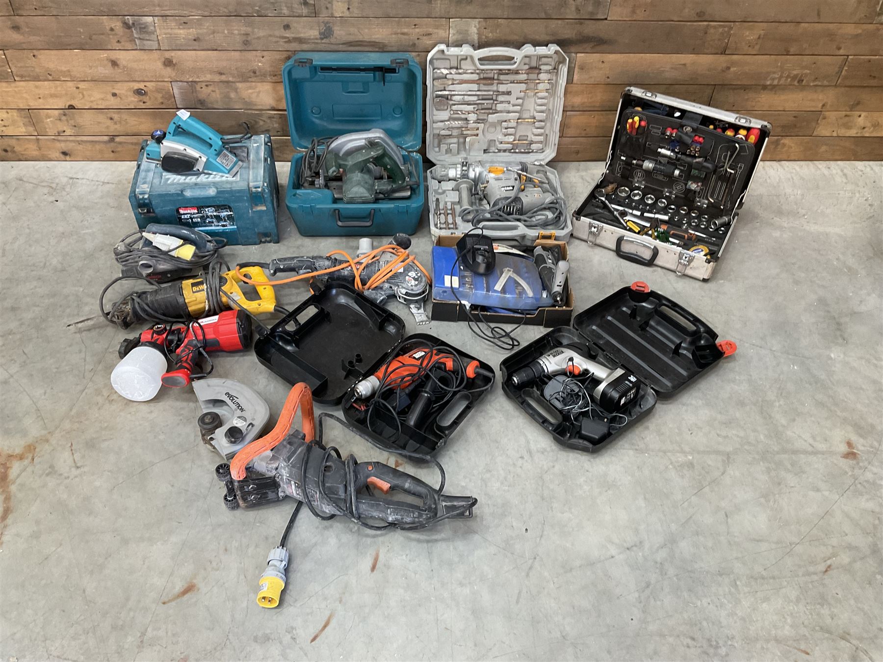 Various building tools to include, DeWalt reciprocating saw, Bosch planer, Titan SDS drill, Black & Decker drills, Evolution 110V saw, fitted tool case, Dremel and other tools