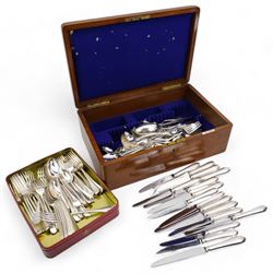 Walker & Hall oak cutlery box and contents of assorted Hanoverian and other plated cutlery, pair of berry spoons etc