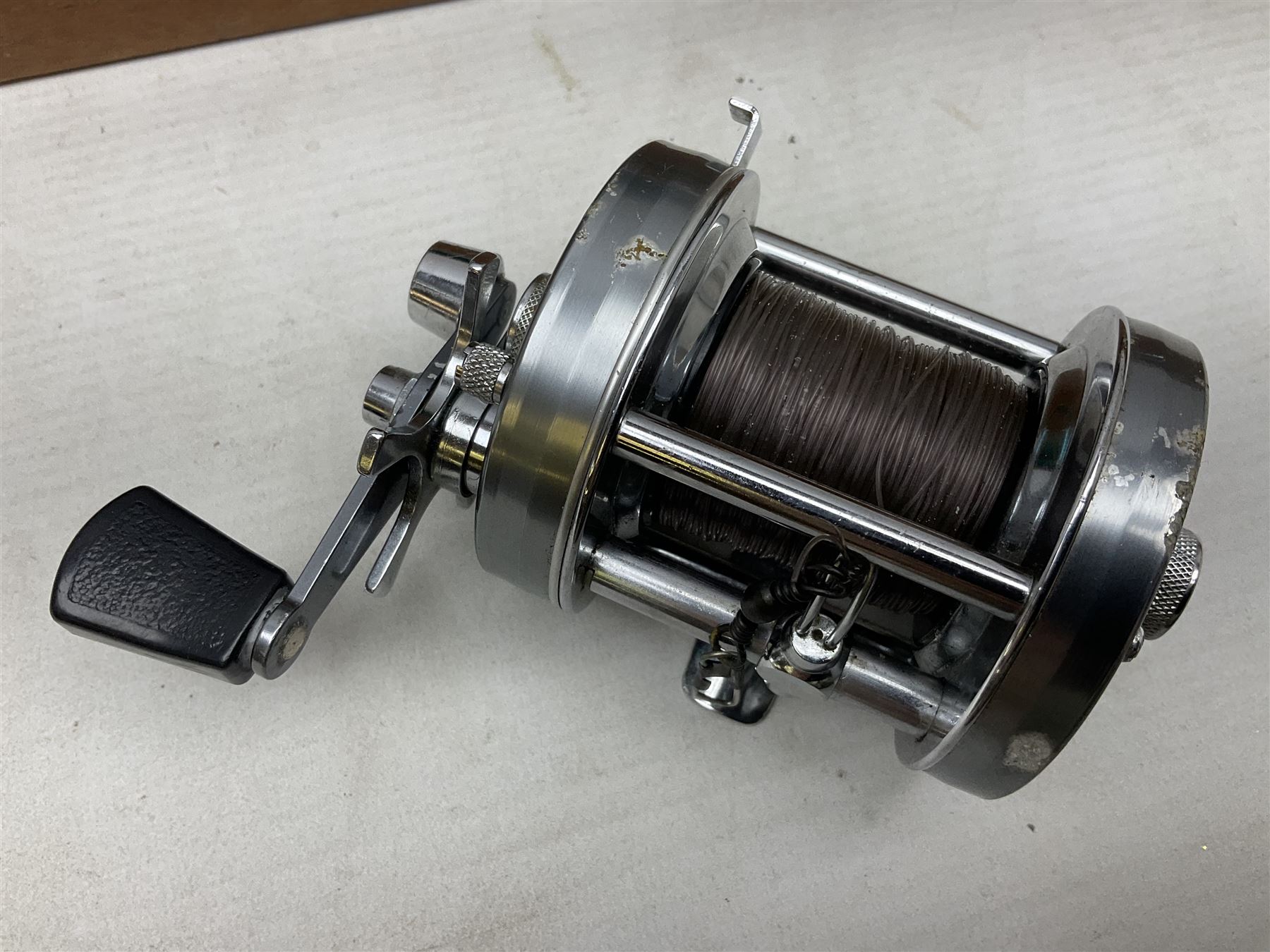 Four Abu fishing reels, comprising Ambassadeur 9000, Ambassadeur 7000, Ambassadeur  5500 and Ambassadeur 6500, together with additional line, hardy fishing bag  and two wooden boxes - Decorative Antiques & Collectors
