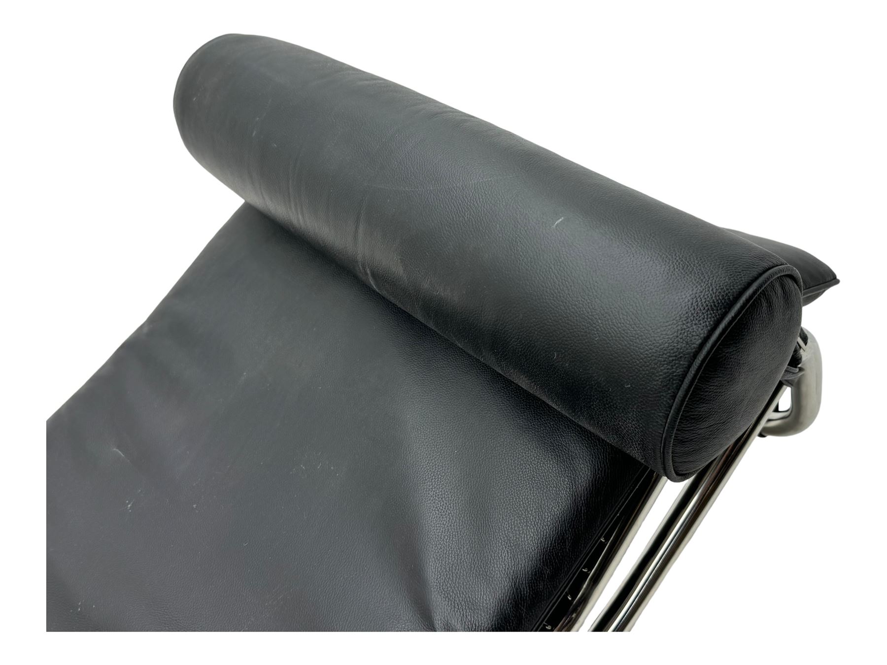 After Le Corbusier, Pierre Jeanneret, and Charlotte Perriand - LC4 chaise longue, black leather upholstery with cylindrical headrest, supported by a chromed tubular steel frame, with cantilever design with elastic webbing