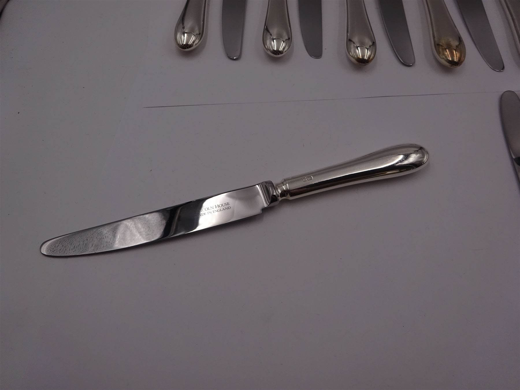 Set of twenty-four modern silver handled table knives, hallmarked Carr's of Sheffield Ltd, Sheffield 1998, contained within two Town Talk cutlery wraps