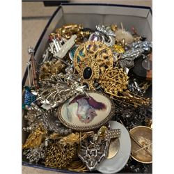 Large collection of costume brooches, including vintage, animal and novelty examples