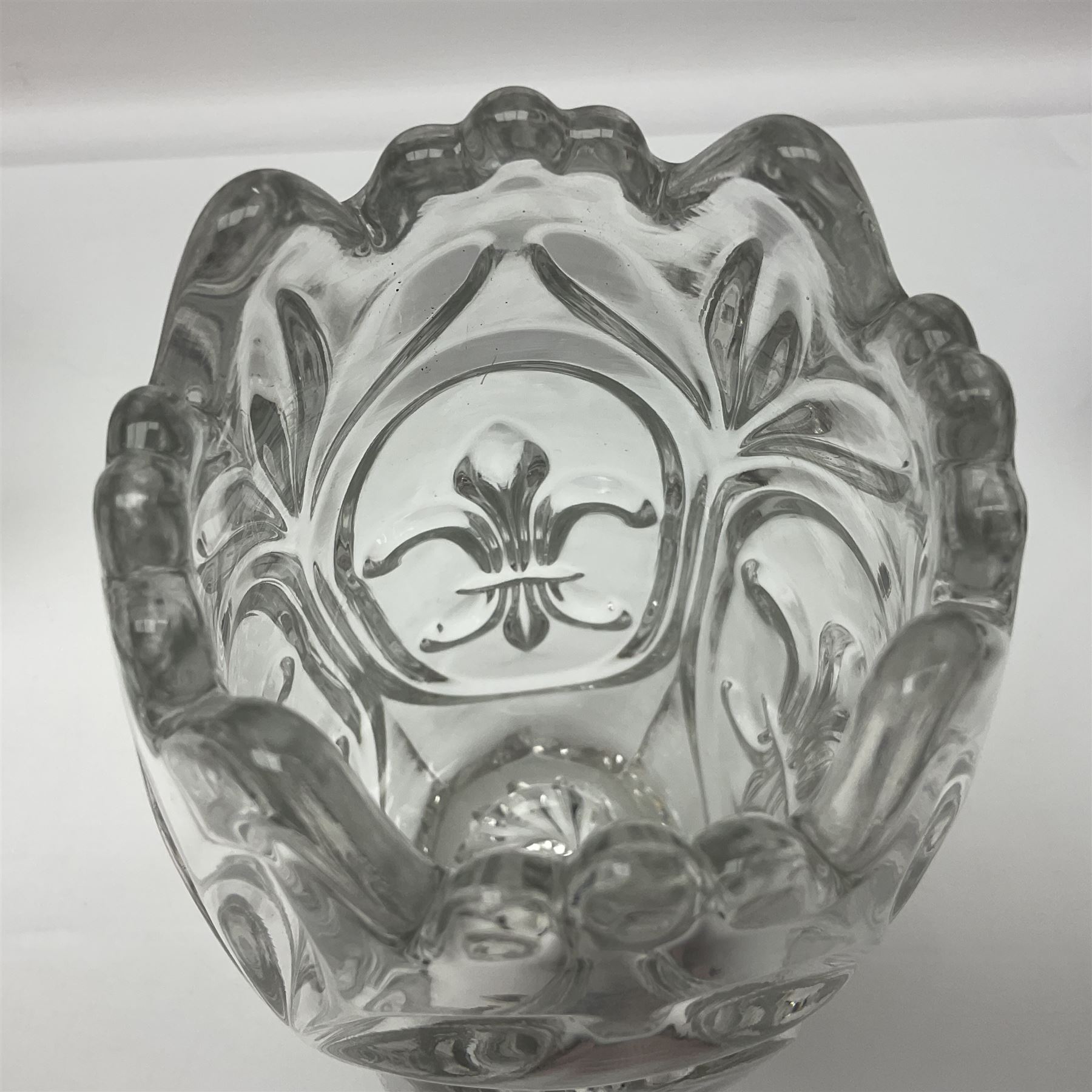 Glass vase in the style of Rudolf Schrötter for Rudolfova Hut, decorated fleur de lis, together with eight sherry glasses with cranberry bowls and twisted stems, vase H32cm 