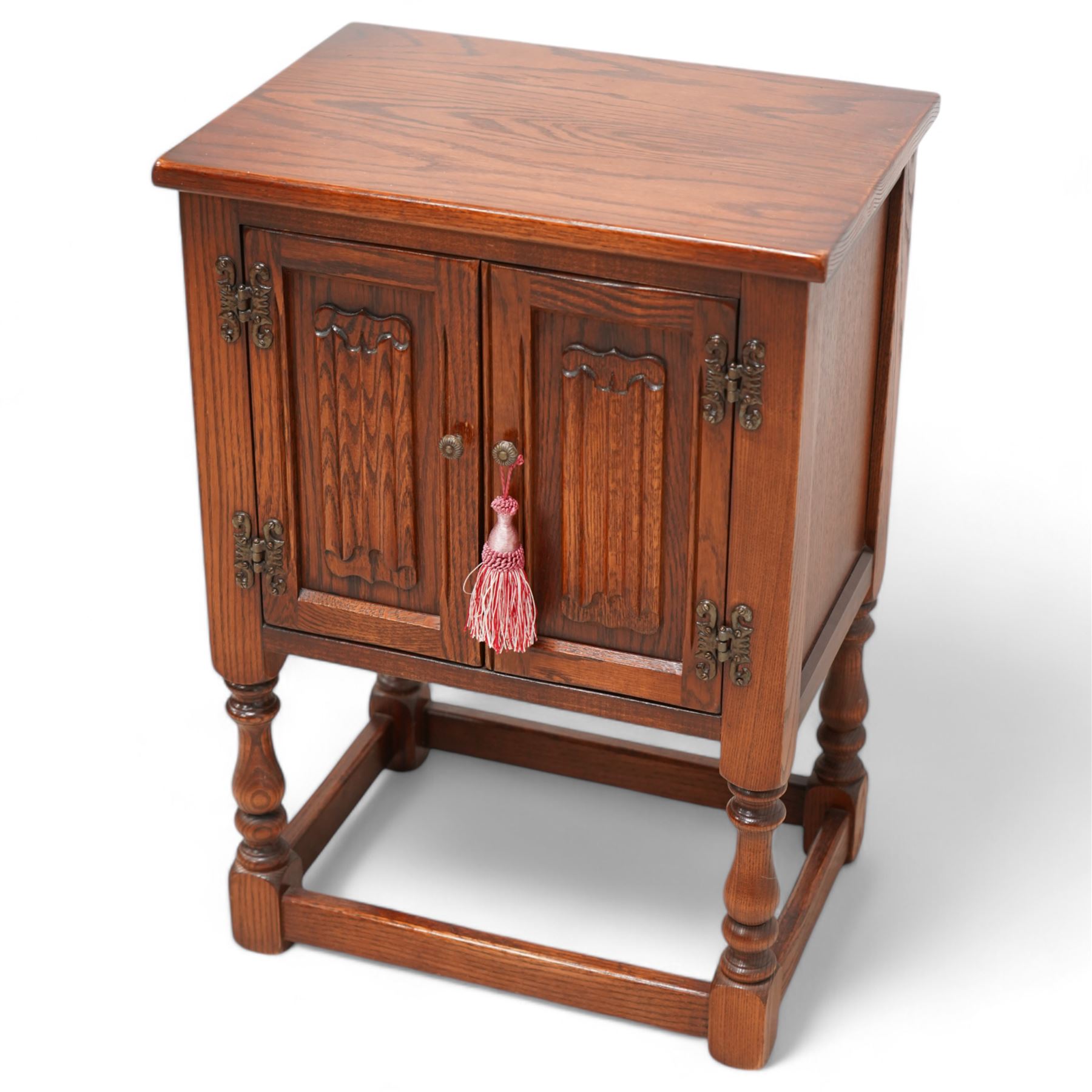 Small 20th century oak two door hutch cupboard, carved linenfold detail, turned supports joined by box stretcher