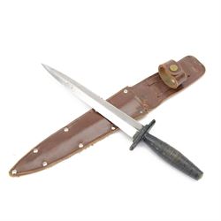 Fairbairn-Sykes fighting knife, with ribbed steel hilt, with leather scabbard, blade L17cm