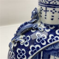 Chinese blue and white moon flask vase, the central panel depicting figures, bordered by floral decoration, with lizard handles to each shoulder, upon an oval foot, H25cm