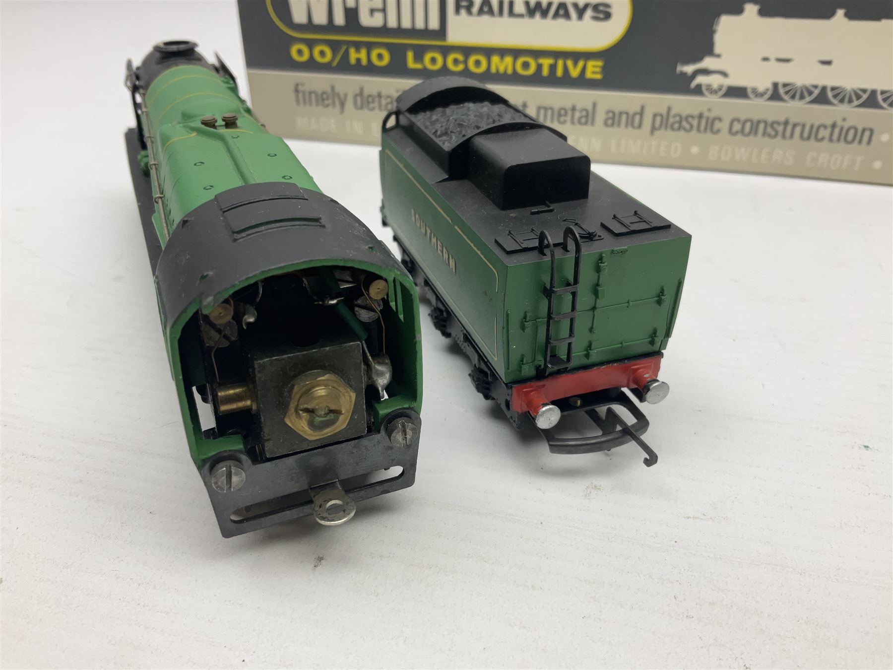 Wrenn '00' gauge - Rebuilt Bulleid Pacific 4-6-2 locomotive 'Lyme Regis' No.21C109 in SR Malachite Green; boxed with instructions