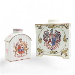 Large Samson Chinese armorial style tea caddy, of rectangular form and raised on bracket feet, H15cm, together with a small Chinese export armorial tea caddy, of moulded form, H12cm (2)