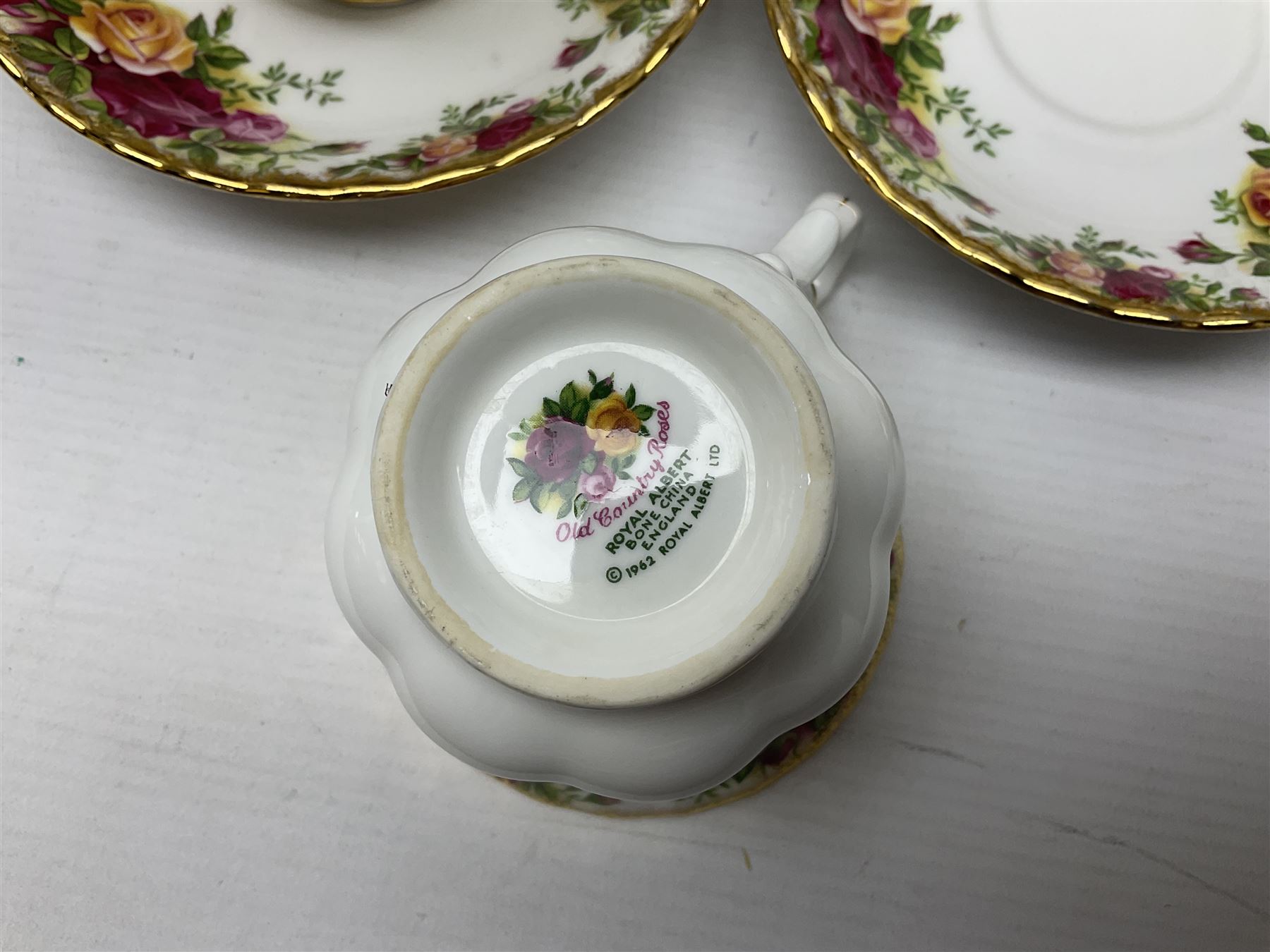 Royal Albert Old Country Roses pattern part tea service, to include teapot, water jug, six cups and saucers, covered sucrier, cake stand etc (39)