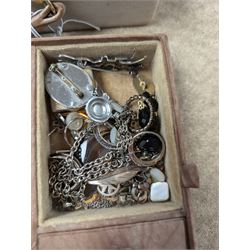 Silver jewellery, including Norwegian enamel ring, Continental silver stone set horse and jockey brooch, silver marcasite leaf brooch, faux pearl items in carved box and other costume jeweller5059