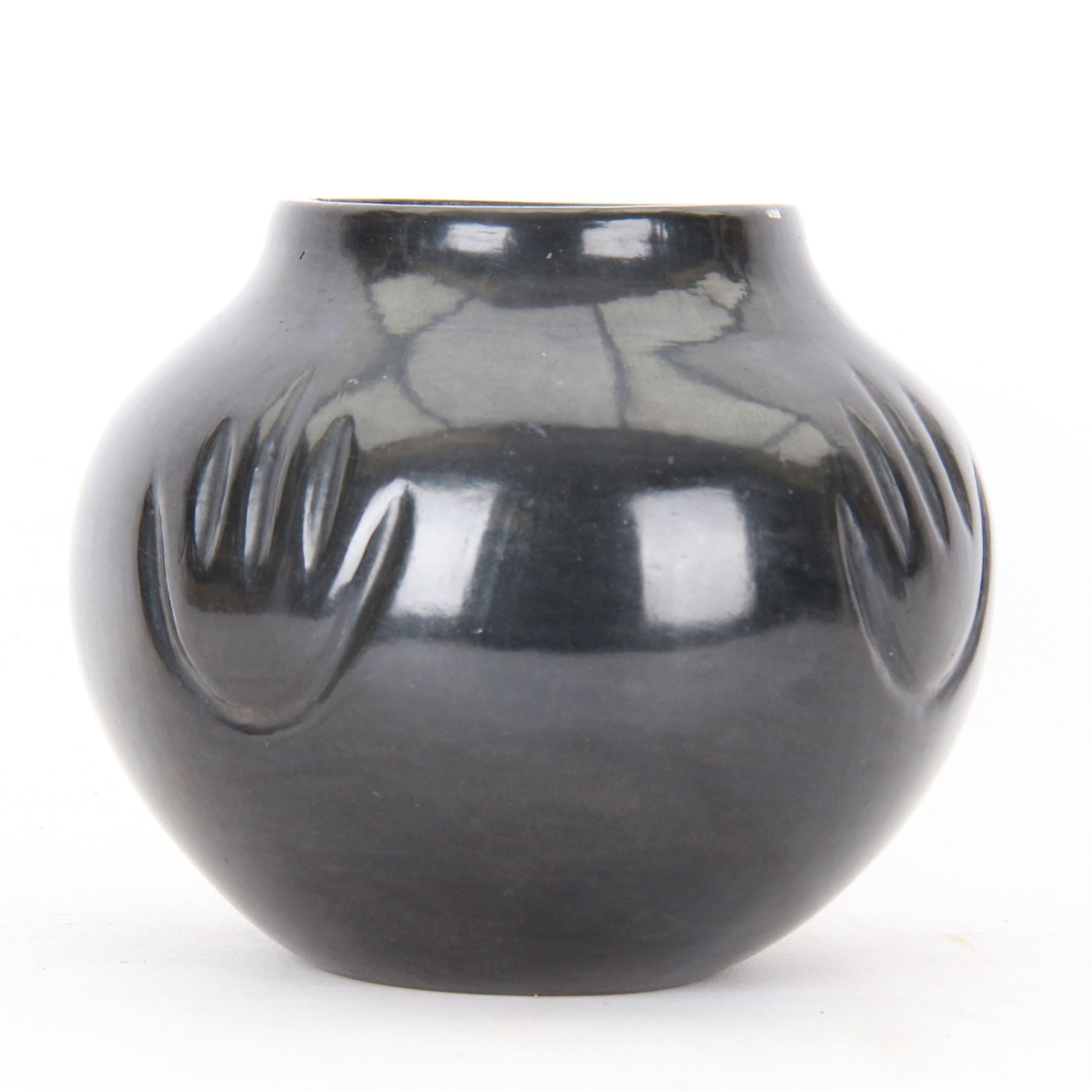 Santa Clara Pueblo Blackware pottery vase, in the style of Madeline Naranjo, H17cm