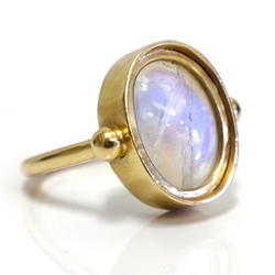 18ct gold oval cabochon rainbow moonstone ring, hallmarked
