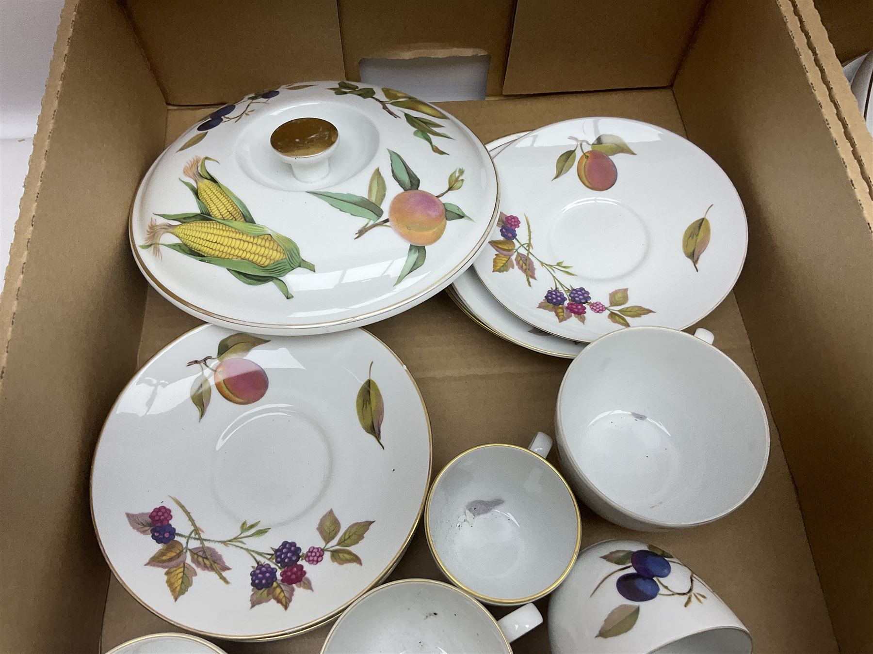 Extensive collection of Royal Worcester Evesham pattern tea and dinner service and other items, to include teapot, covered serving dishes, oval serving dishes, dinner plates, side plates etc