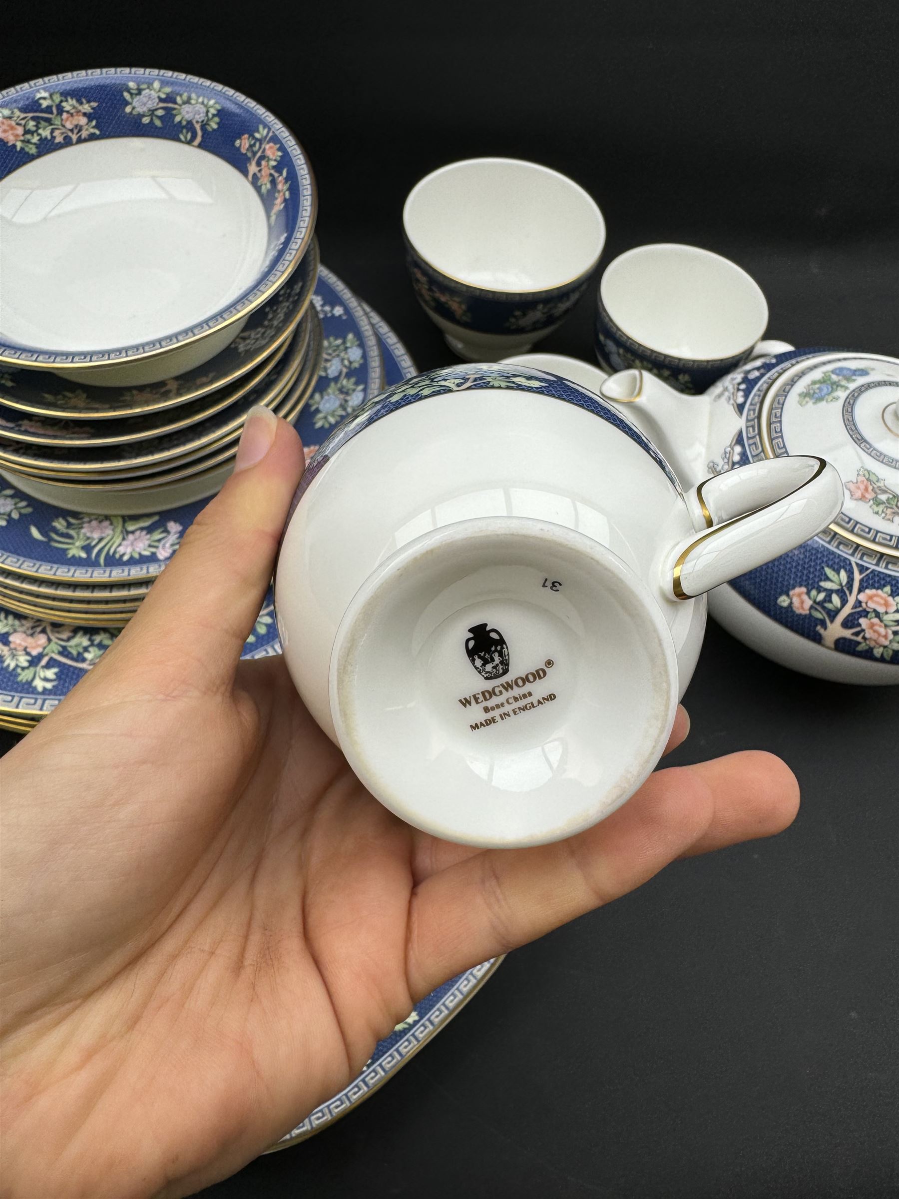 Wedgwood Blue Siam pattern tea and dinner service, including teapot, milk jug, open sucrier, six teacups and saucers, six dinner plates etc 