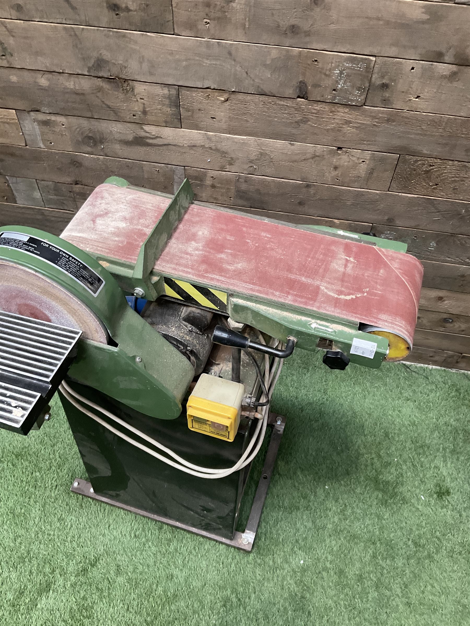 Sealey SM15/B floor standing belt/disc sander - THIS LOT IS TO BE COLLECTED BY APPOINTMENT FROM DUGGLEBY STORAGE, GREAT HILL, EASTFIELD, SCARBOROUGH, YO11 3TX