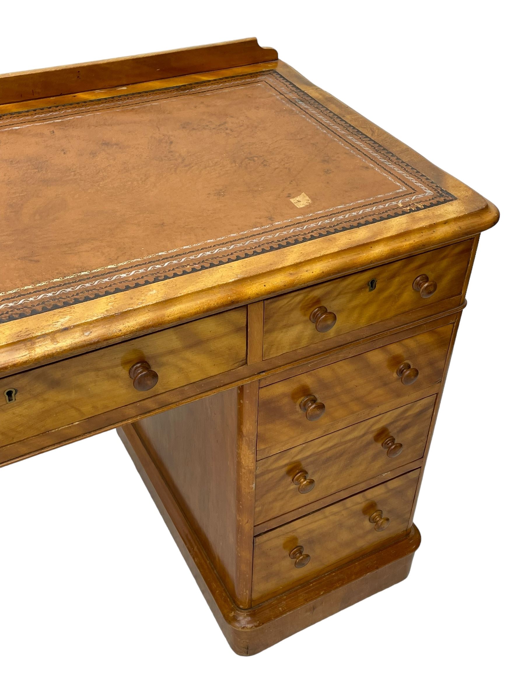 Victorian satin walnut twin pedestal desk, moulded rectangular top with rounded corners and raised back, inset leather writing surface with tooled borders, fitted with nine drawers with turned handles, on moulded plinth base 