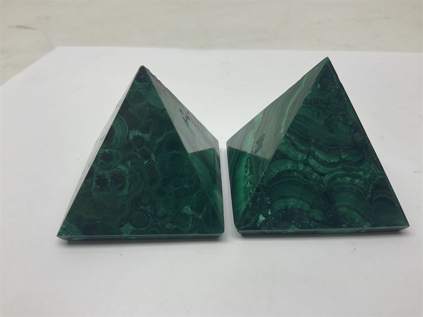 Pair of malachite pyramids, H5cm