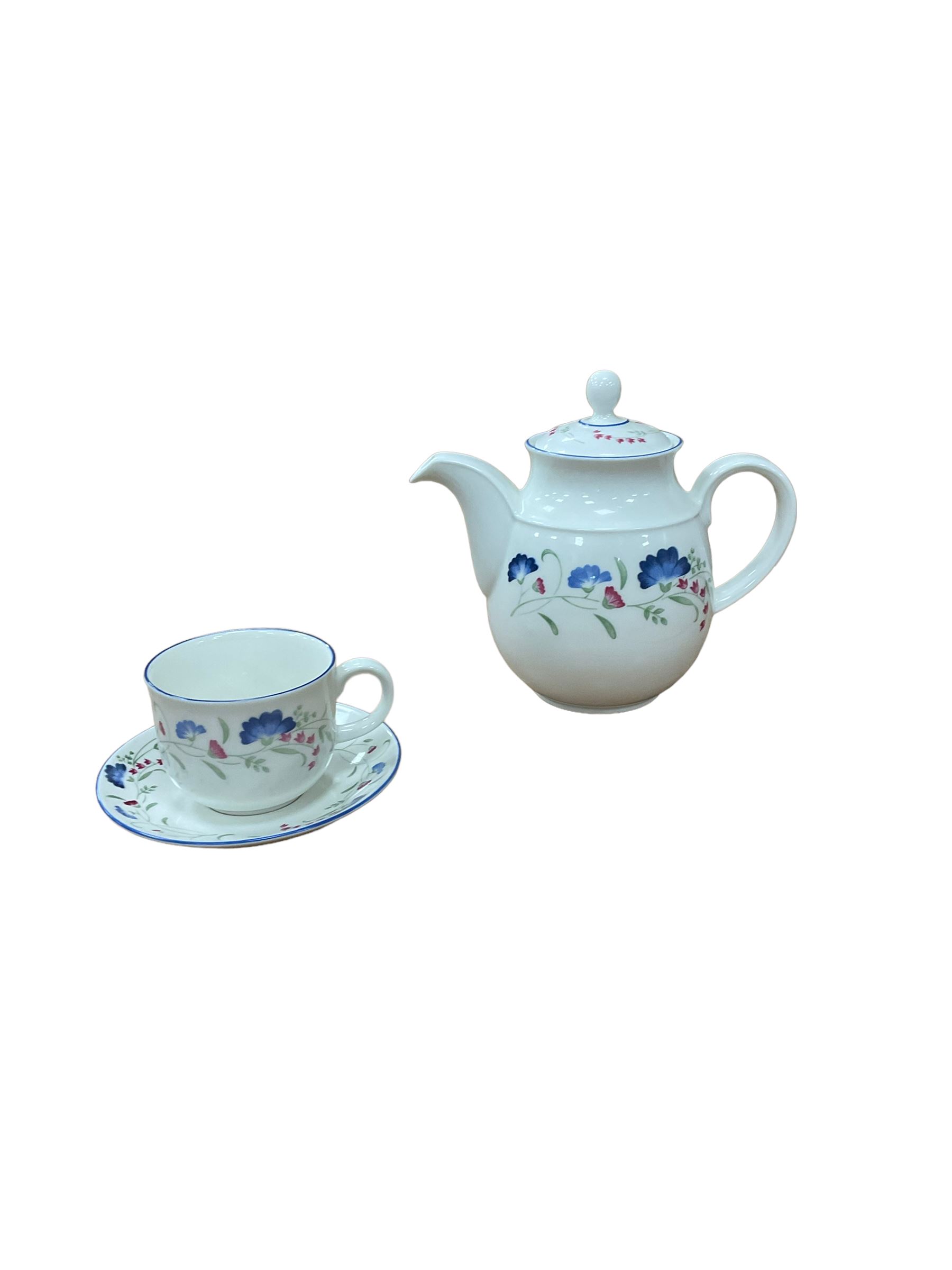 Royal Doulton Windermere tea service for six, comprising teapot, cups, saucers and dessert plates