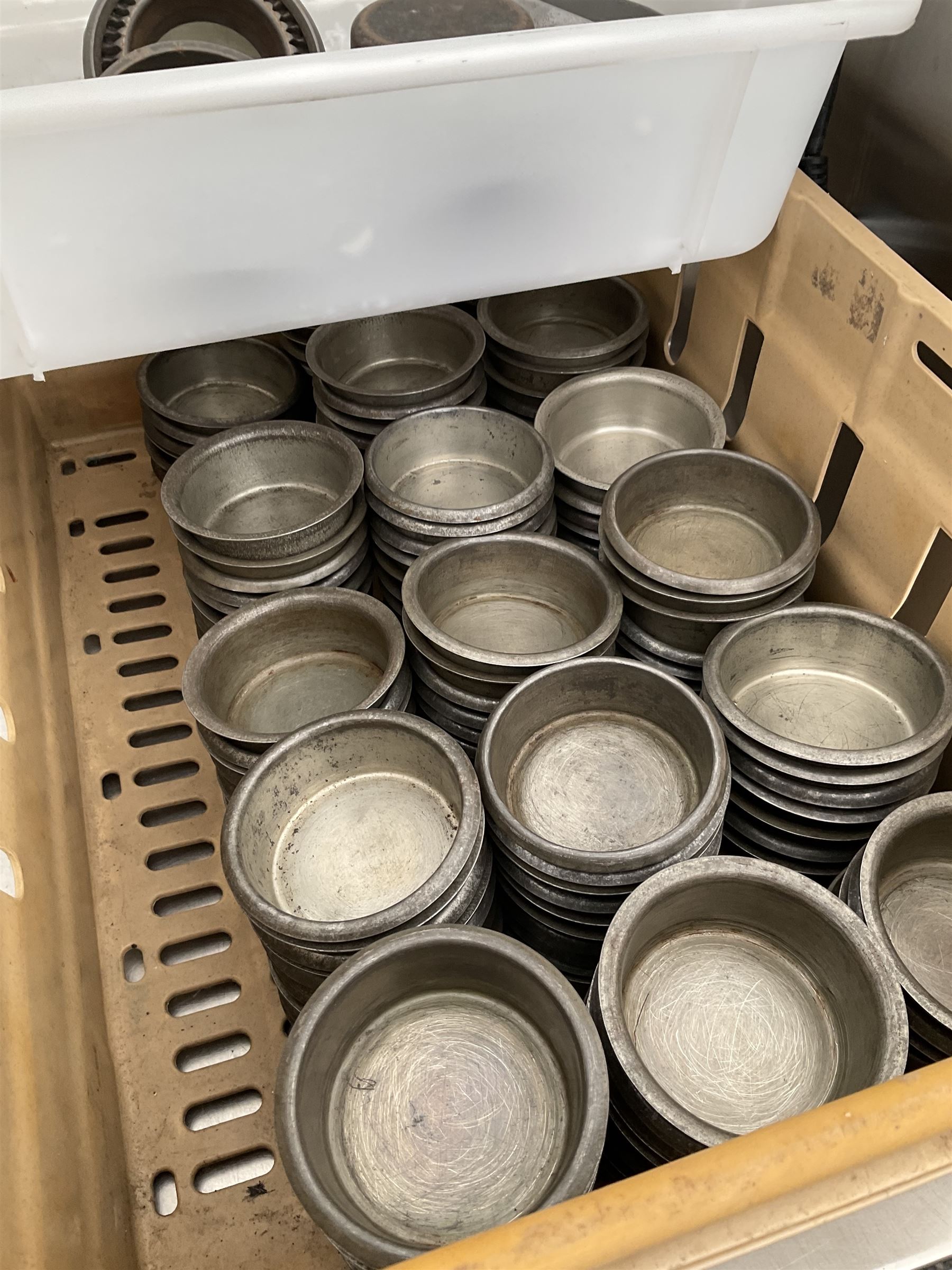 Small 3’ heated pie die, base maker and lidder, with pastry cutter and 140 corresponding pie tins - THIS LOT IS TO BE COLLECTED BY APPOINTMENT FROM DUGGLEBY STORAGE, GREAT HILL, EASTFIELD, SCARBOROUGH, YO11 3TX