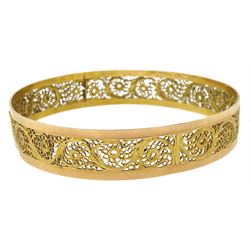 Middle Eastern gold bangle with filigree decoration