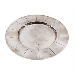 Victorian silver dish, of circular form with segmented border, hallmarked Henry Holland, London 1875, D18.5cm