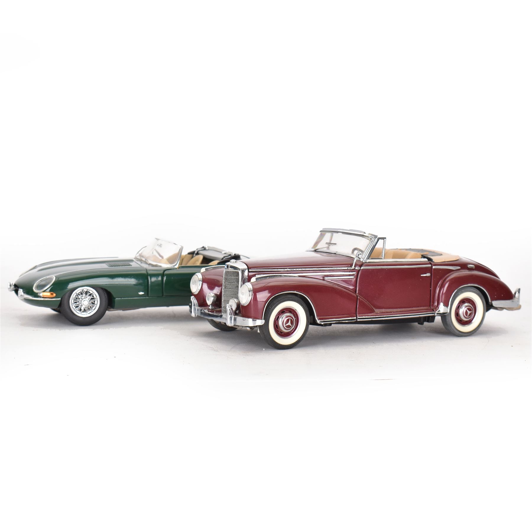 Two Franklin Mint 1:24 scale Die-casts, comprising 1961 Jaguar E-Type and model 1957 Mercedes-Benz