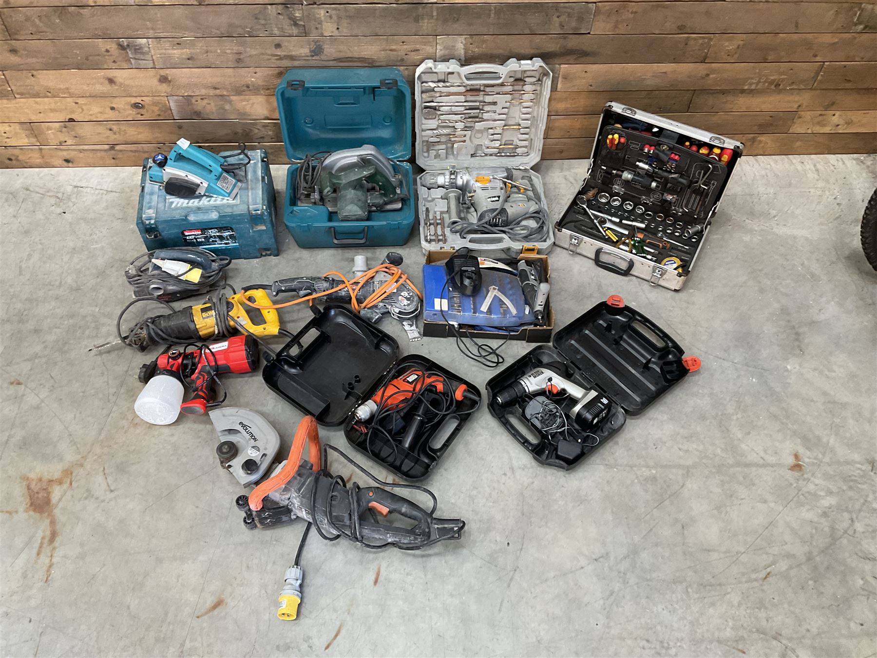 Various building tools to include, DeWalt reciprocating saw, Bosch planer, Titan SDS drill, Black & Decker drills, Evolution 110V saw, fitted tool case, Dremel and other tools