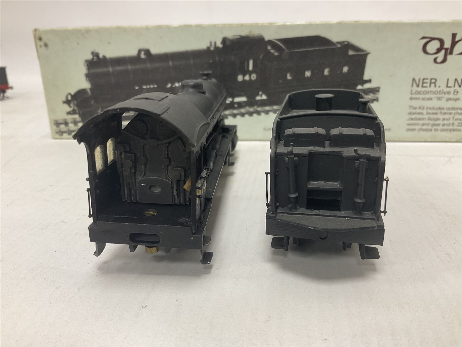 ‘00’ gauge - kit built NER.LNER.BRB16 4-6-0 steam locomotive and tender no.1415 finished in LNER black with DJH Models box; together with a further kit built B16 Class 4-6-0 steam locomotive and tender no.61476 finished in BR black (2) 