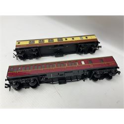 Hornby Dublo - ten passenger coaches including BR Mk.I Suburban Stock, BR Mk.I Passenger Coaches and All Brake and Stanier Stock; all unboxed (10)