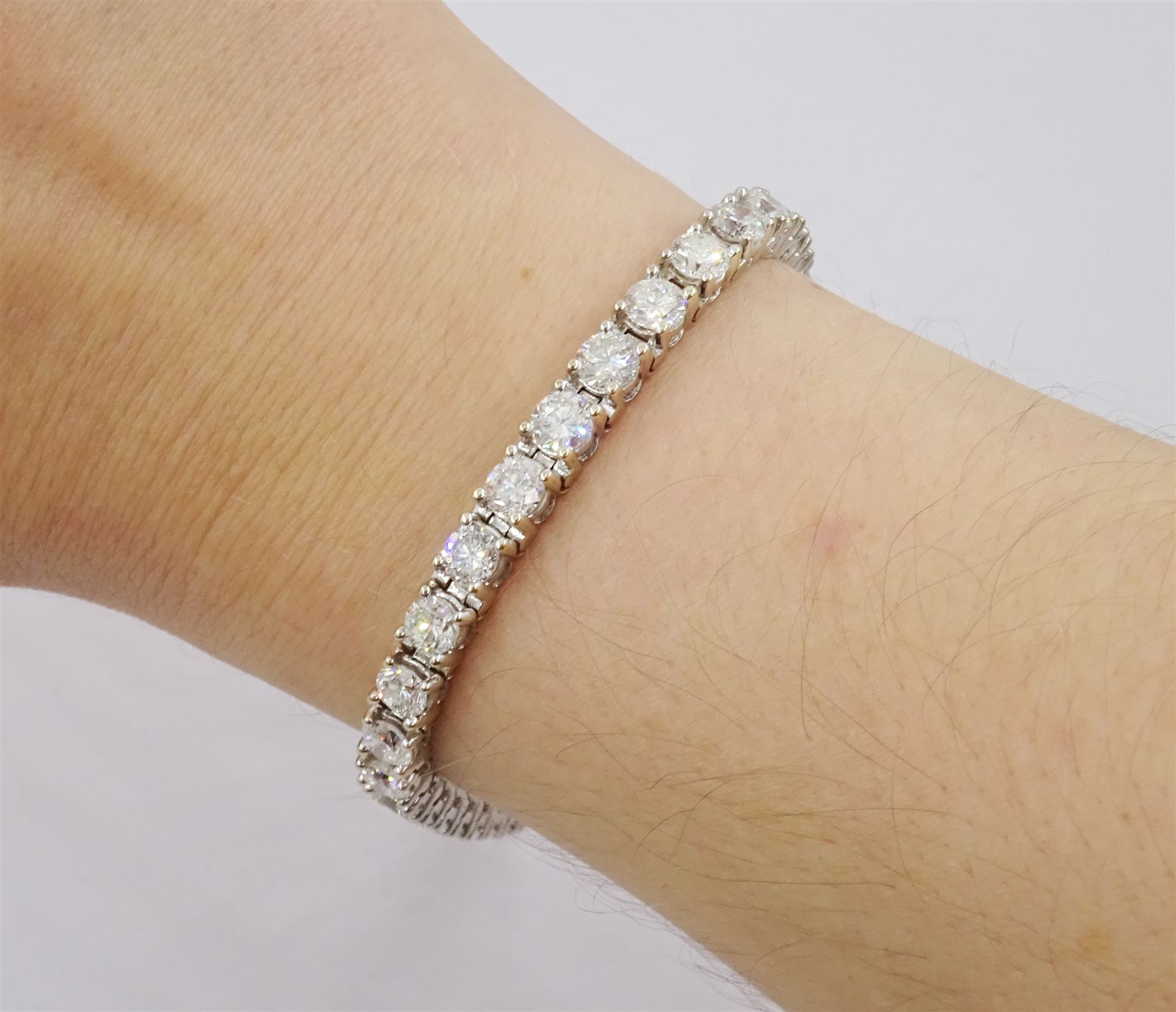 18ct white gold round brilliant cut diamond bracelet, stamped 18K, total diamond weight approx 10.80 carat