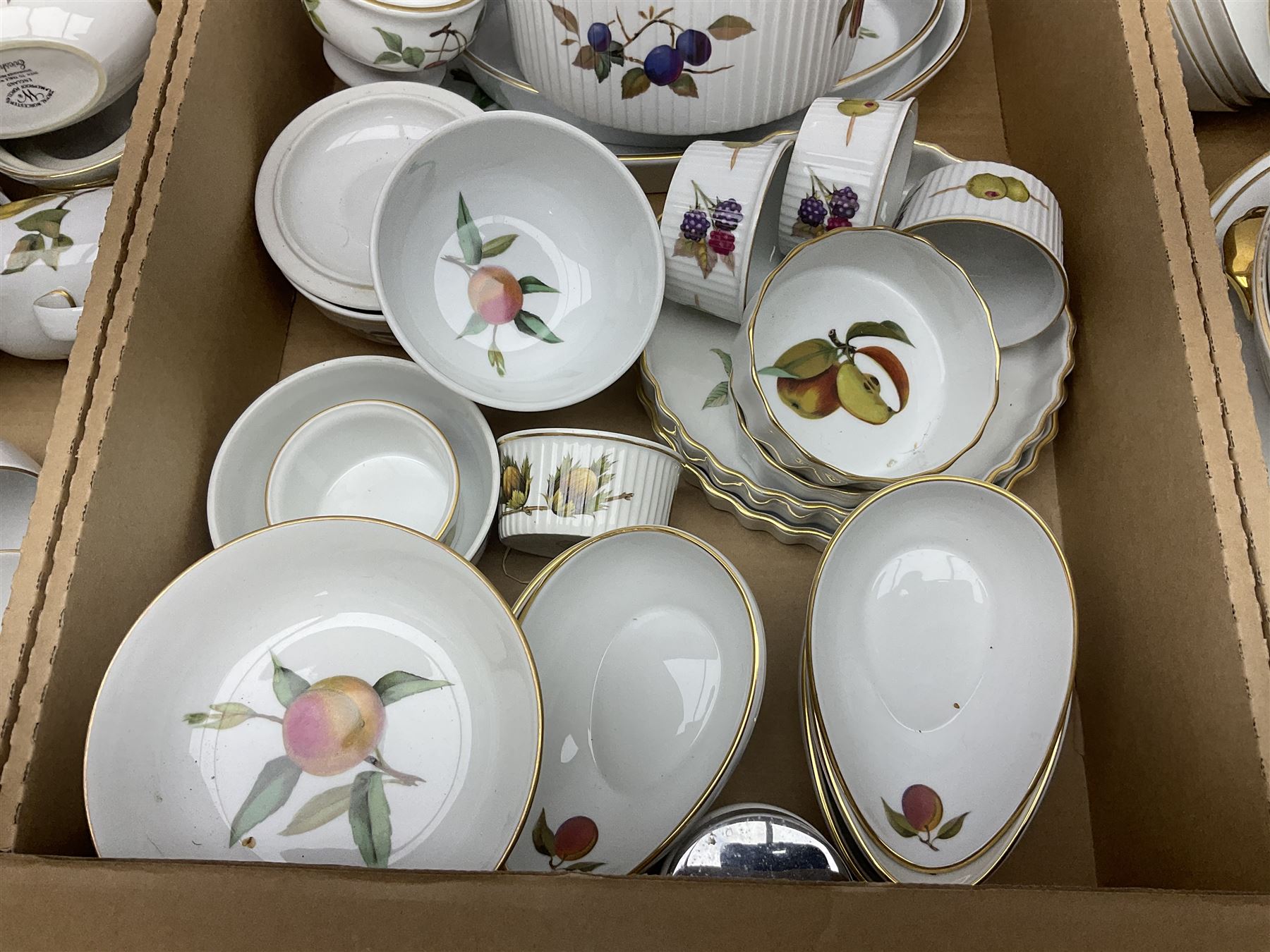 Extensive collection of Royal Worcester Evesham pattern tea and dinner service and other items, to include teapot, covered serving dishes, oval serving dishes, dinner plates, side plates etc