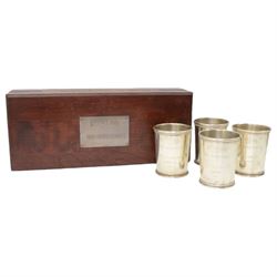 'Keeneland Fred Archer Stakes, Newmarket July 1989' - Set of four American silver julep cups by Mark Scearce, Shelbyville, Kentucky, with Ronald Reagan presidential mark for the second term of the Reagan presidency 1986-1989 each H10cm in mahogany case