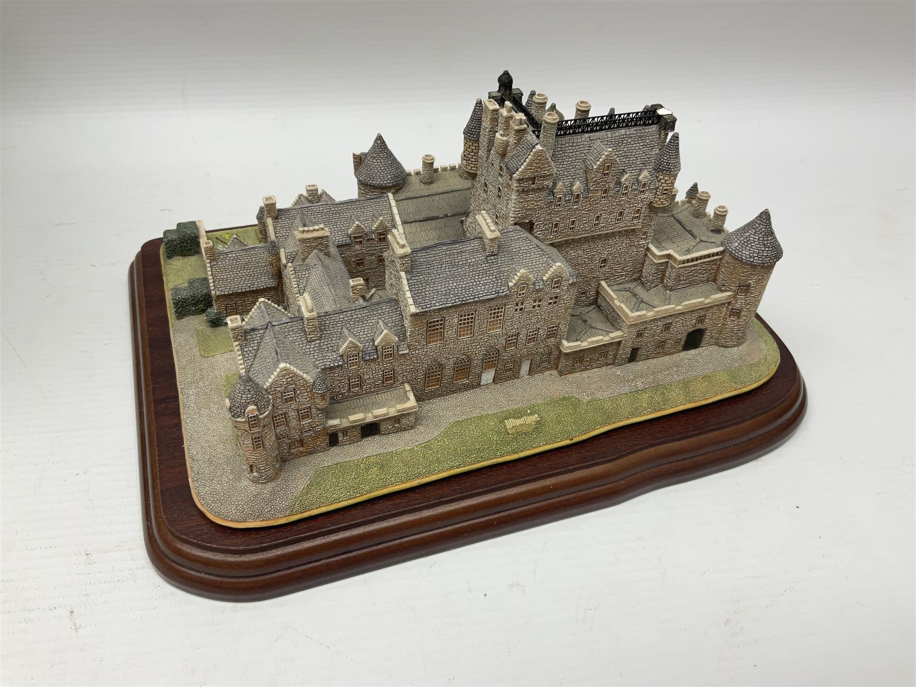 Two Lilliput Lanes, comprising Edinburgh Castle and Glamis Castle, both with original boxes, Glamis castle with deeds 