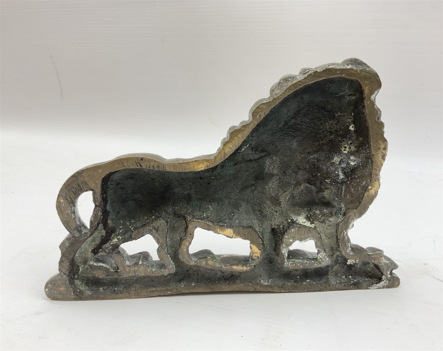 Brass door stop, modelled as a lion, H15cm