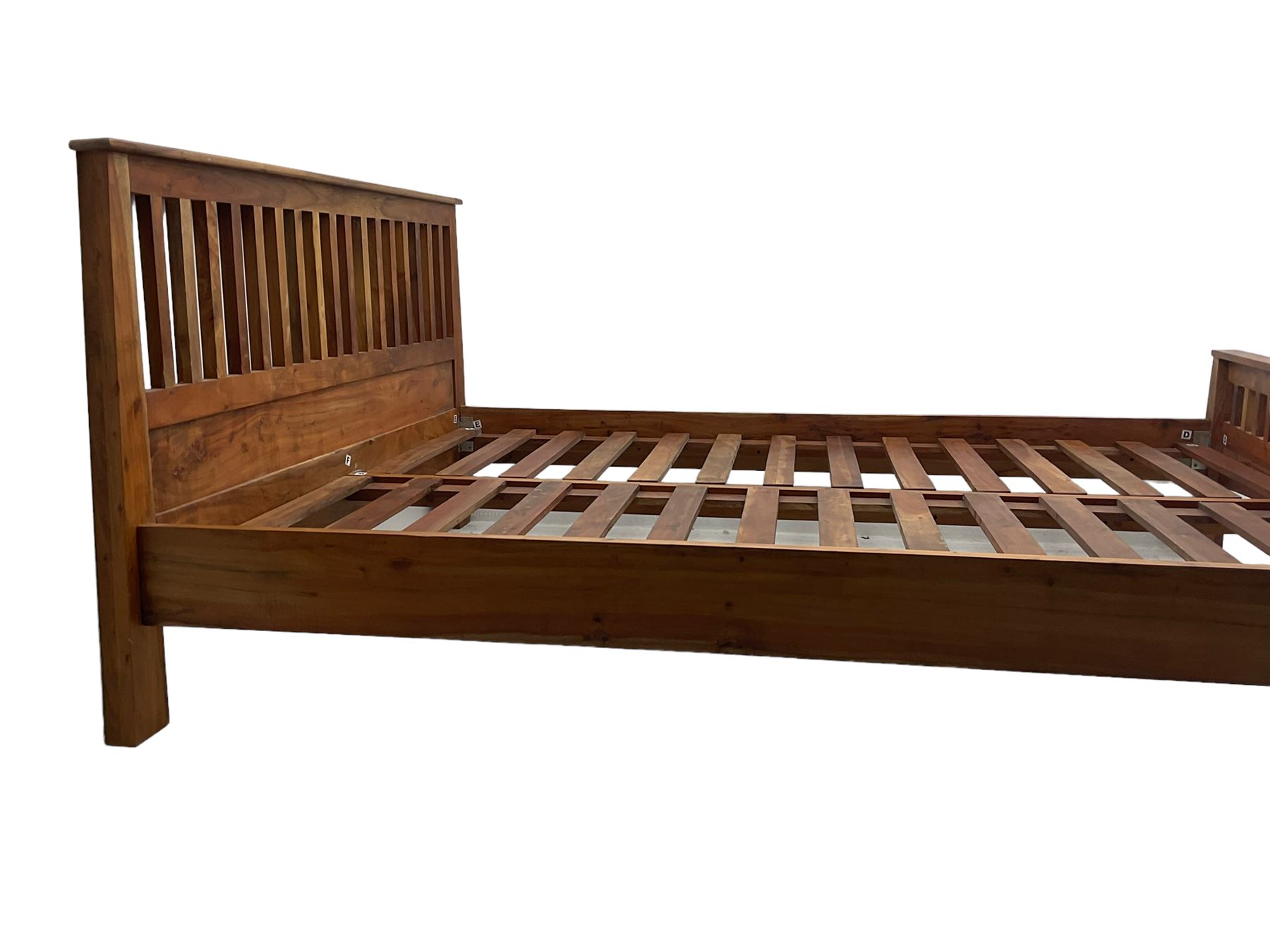 Hardwood 5' Kingsize bedstead 