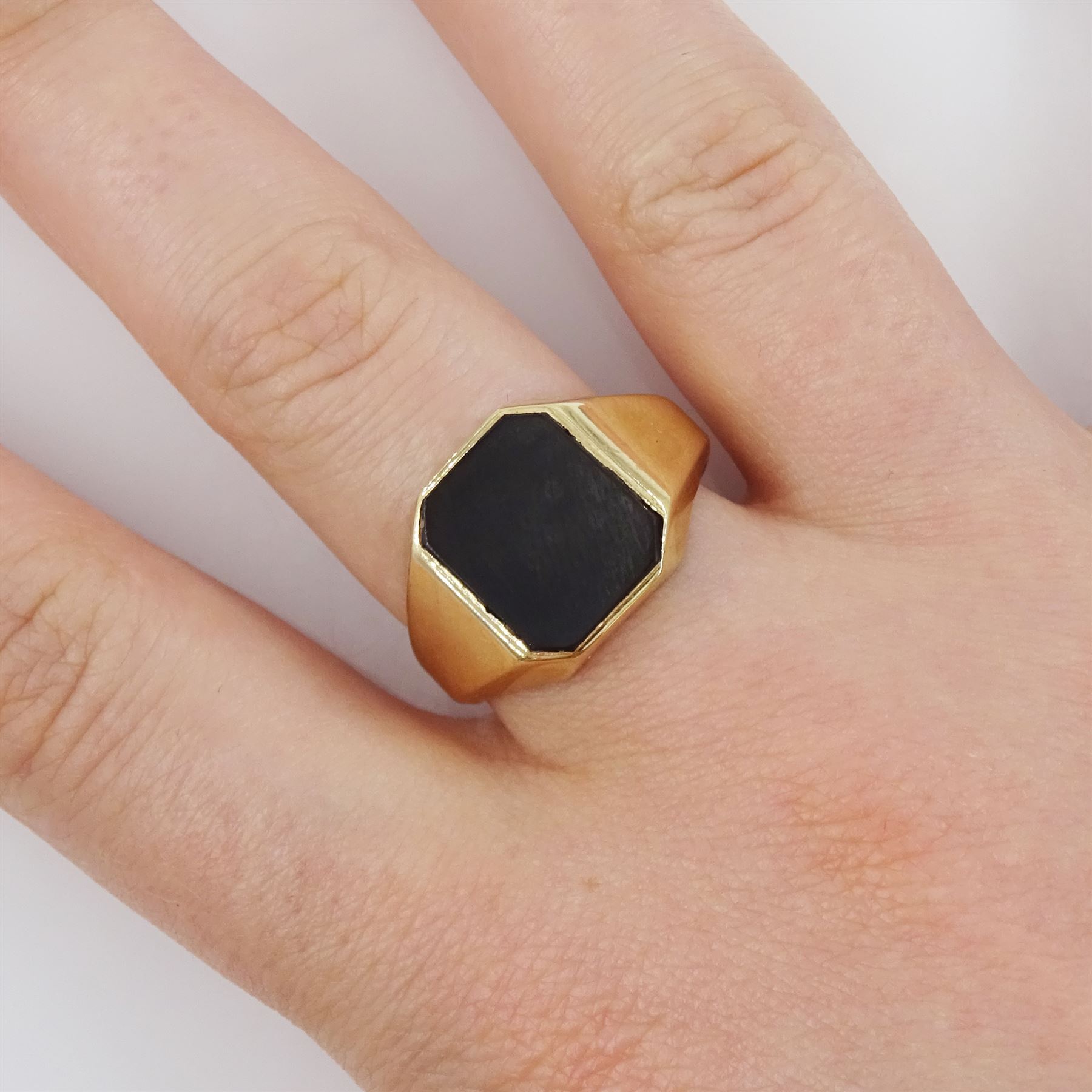 9ct gold single stone black onyx signet ring, hallmarked