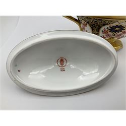 Late 20th century Royal Crown Derby Imari 1128 pattern twin handled pedestal dish and cover, with printed marks beneath including Roman numeral date code for 1980, H14cm L18cm