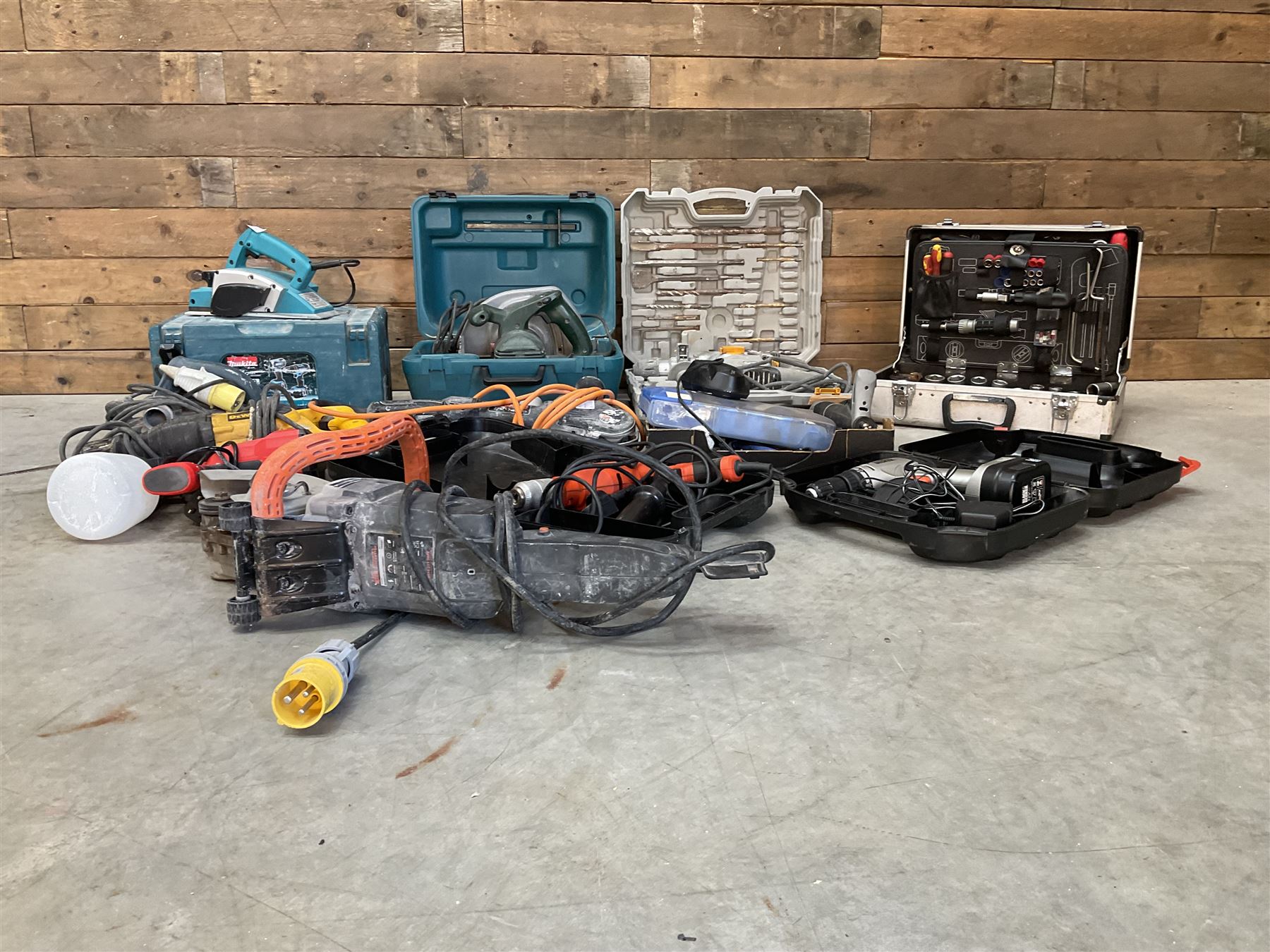 Various building tools to include, DeWalt reciprocating saw, Bosch planer, Titan SDS drill, Black & Decker drills, Evolution 110V saw, fitted tool case, Dremel and other tools